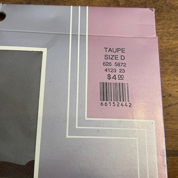 Gloria Vanderbilt Daysheer  Sandalfoot Pantyhose Size:  D, Color:   Taupe C-13 - Picture 5 of 12